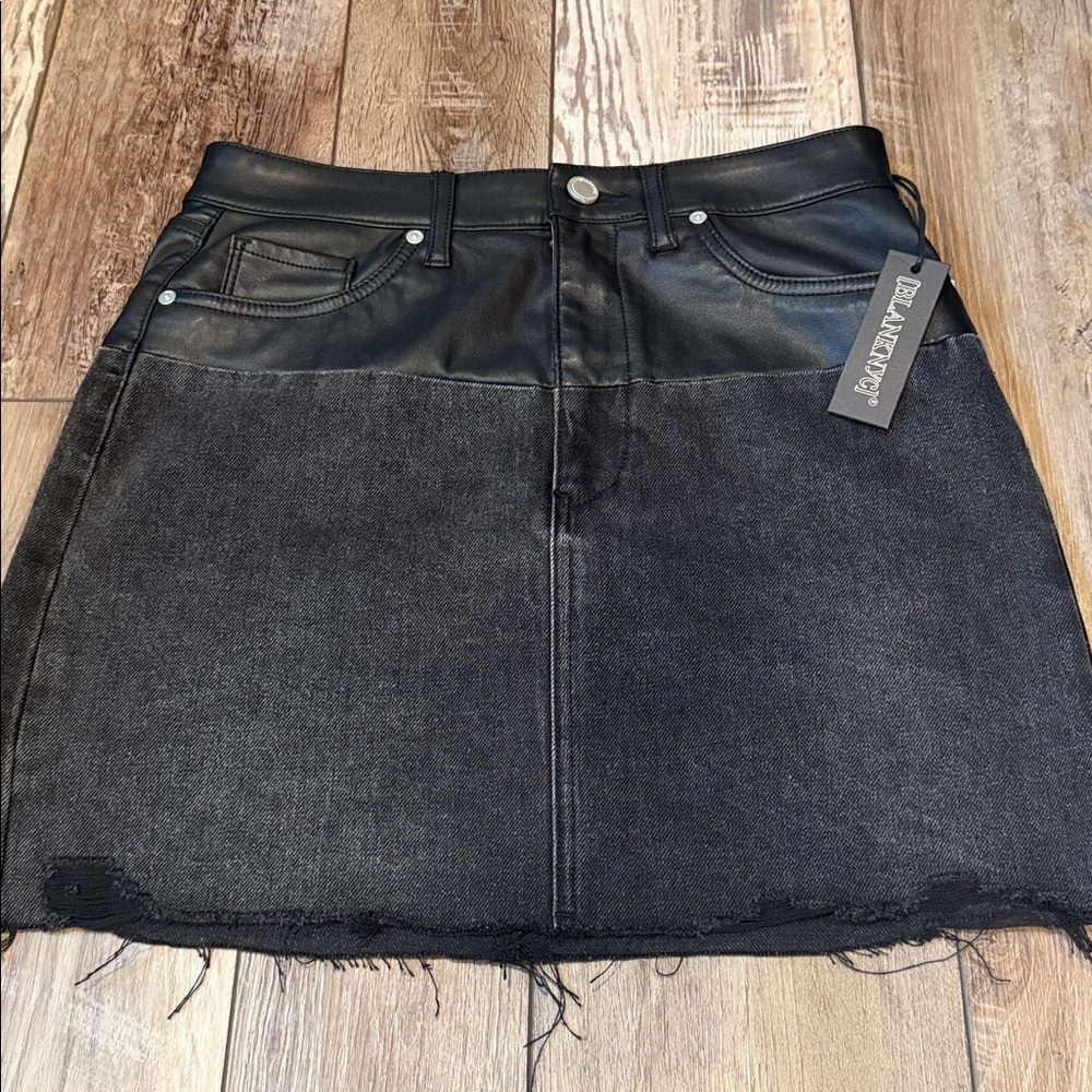 NEW! Blank NYC Black Faux Leather-Trim Mini Skirt Size 28 (6) - Picture 5 of 9